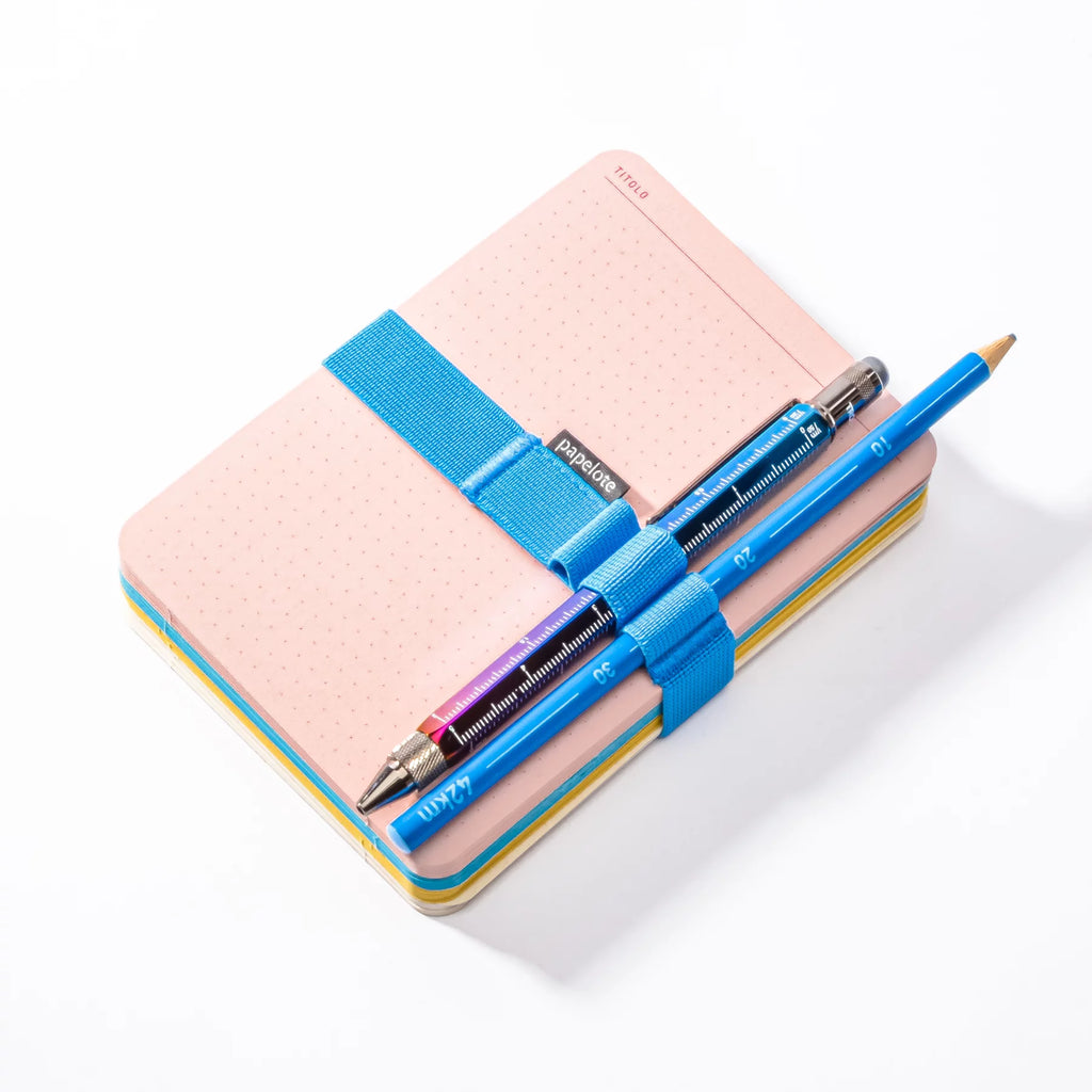 bloc-notes de fiches a6 foglietto a points avec elastique porte-crayons bleu et stylo bille fabriano